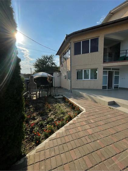 Casă cu 17 camere cu Teren 1000 Mp în Central