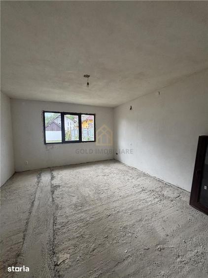 Casă cu 4 camere cu Teren 1233 Mp în Valea Borcutului