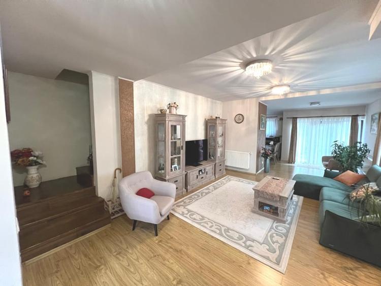 Duplex cu 4 camere cu Teren 250 Mp în Cetate