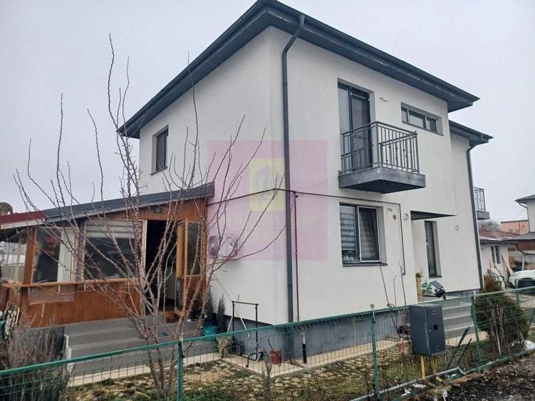 Casă cu 4 camere cu Teren 380 Mp în Joița