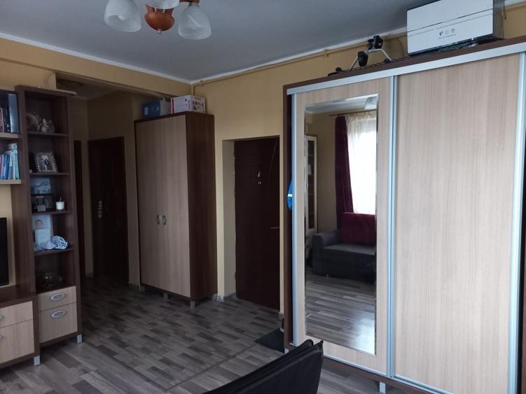 Apartament cu 3 camere decomandat în Soarelui