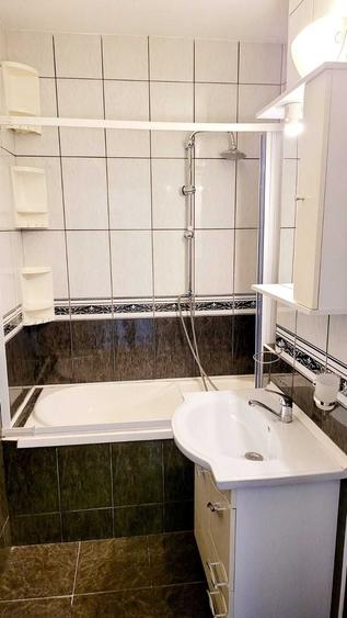 Apartament cu 3 camere decomandat în Florilor