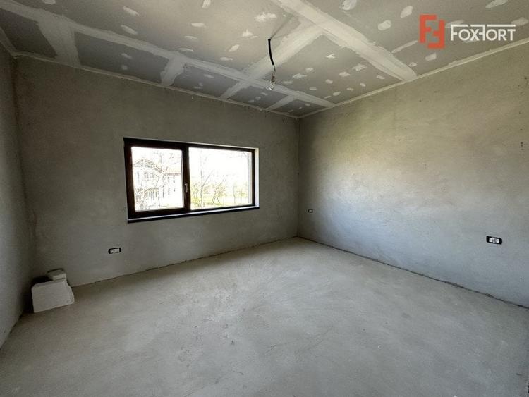 Duplex cu 4 camere cu Teren 450 Mp în Dragșina