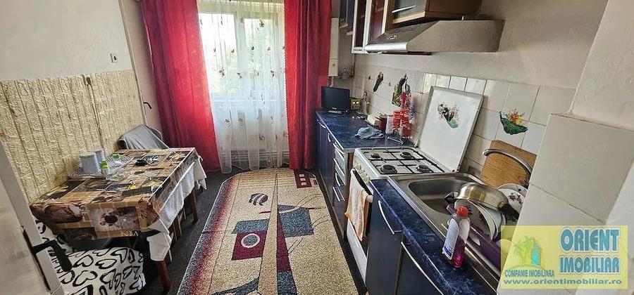 Apartament cu 2 camere decomandat în Poarta 6