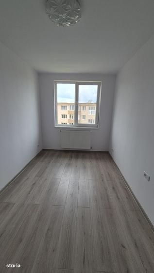 Apartament cu 3 camere în Micro 1
