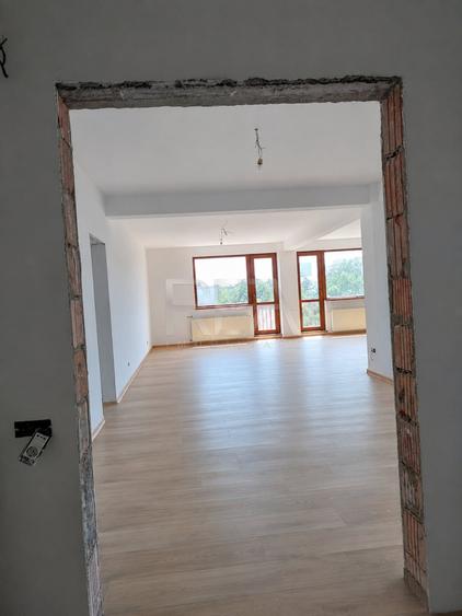 Apartament cu 4 camere decomandat în Ozana