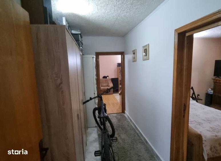 Apartament cu 4 camere decomandat în Nicolina