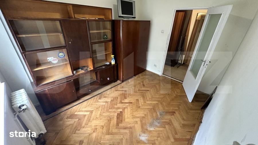 Apartament cu 4 camere decomandat în Central