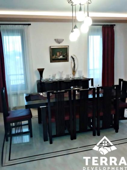Casă individuală cu 7 camere cu Teren 500 Mp în Central