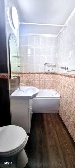 Apartament cu 3 camere decomandat în Micro 4