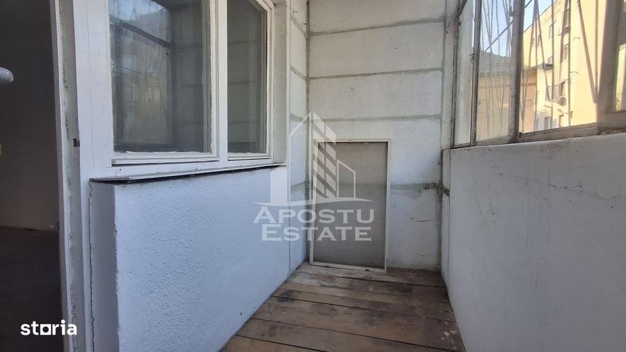 Apartament cu 2 camere decomandat în Polivalentă