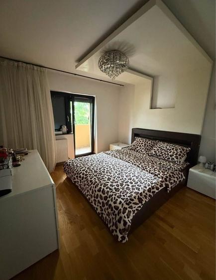 Apartament cu 3 camere decomandat în Girocului