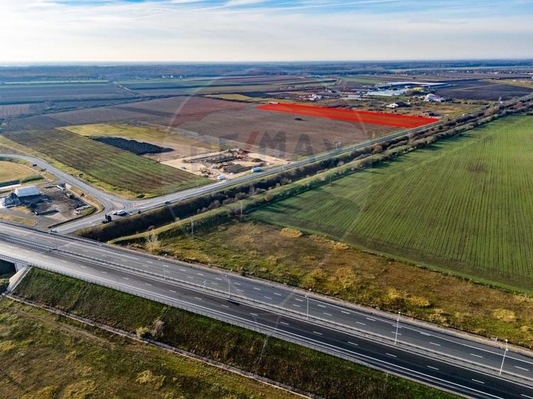Teren Construcții intravilan de 29220 mp, în Est