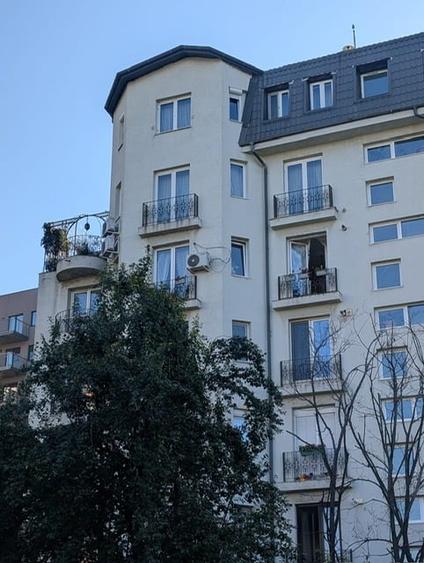 Apartament cu 3 camere semidecomandat în Tineretului