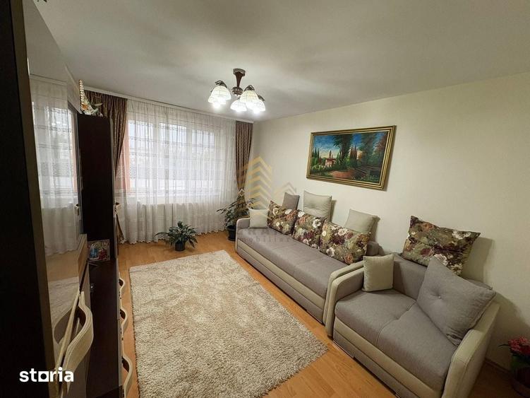 Apartament cu 3 camere în Decebal