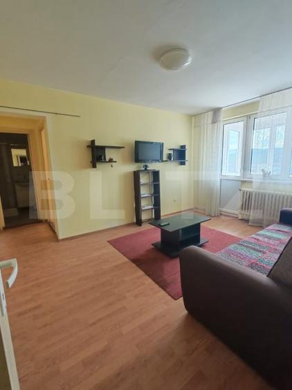Apartament cu 2 camere semidecomandat, mobilat în Decebal