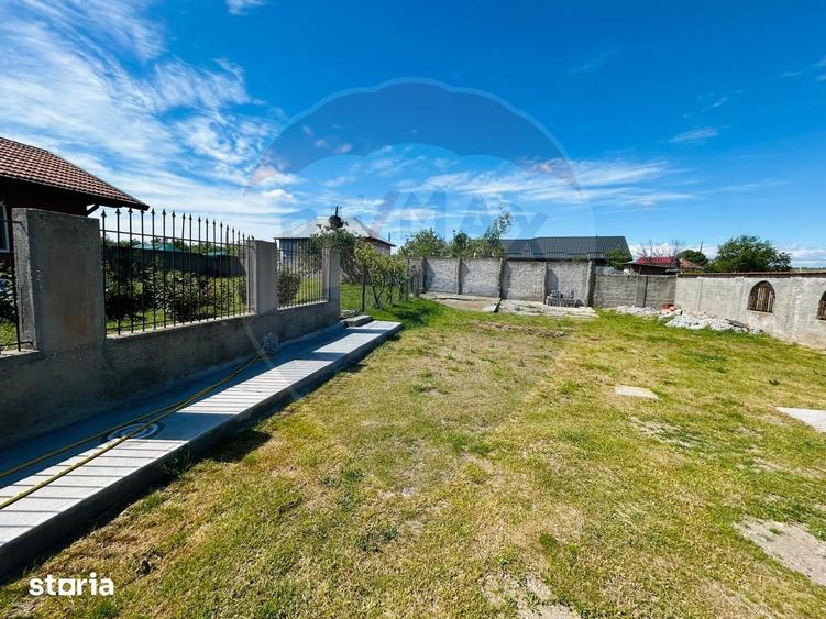Casă cu 6 camere cu Teren 1624 Mp în Pielești
