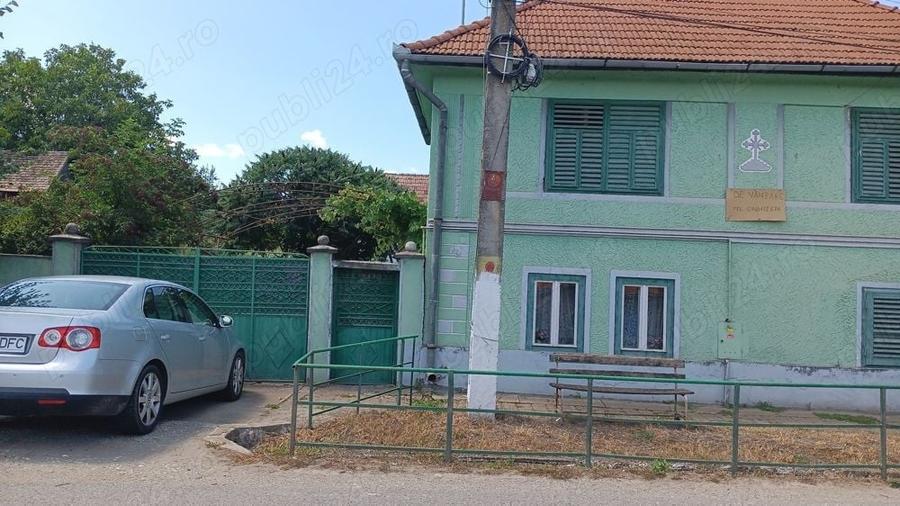 Casă cu 4 camere cu Teren 2000 Mp în Central
