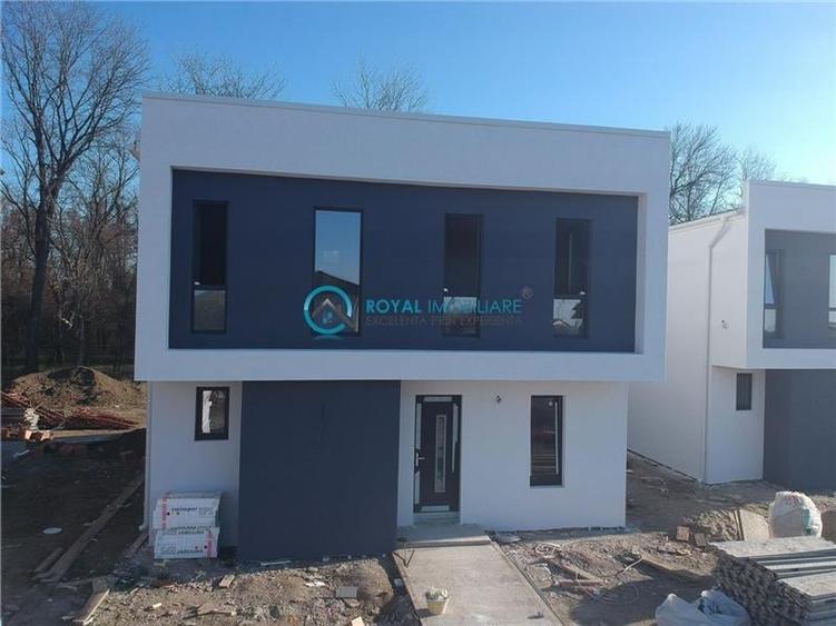 Casă individuală cu 4 camere cu Garaj în Bucov