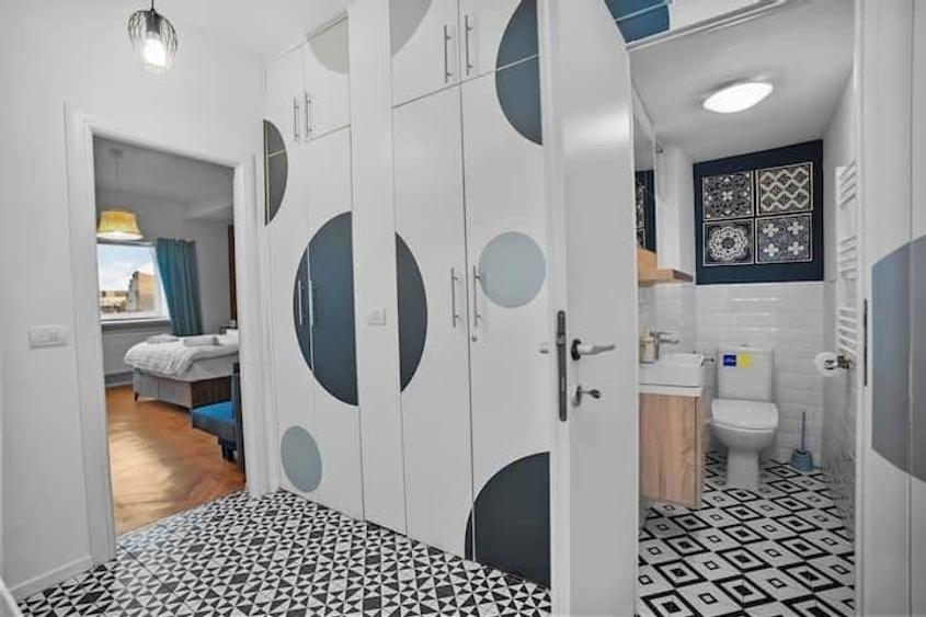 Apartament cu 6 camere decomandat, mobilat în Magheru