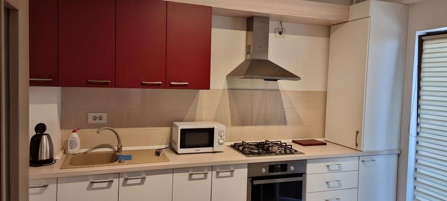 Apartament cu 2 camere semidecomandat, mobilat în Nicolina