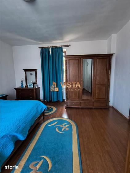 Casă cu 4 camere decomandat cu Teren 2300 Mp în Central
