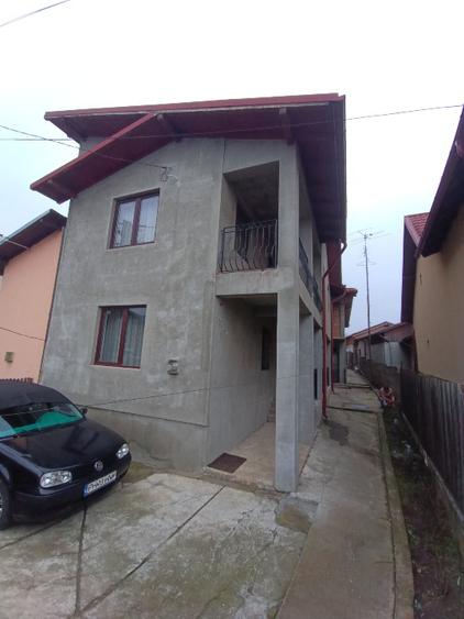 Casă cu 5 camere cu Teren 700 Mp în Blejoi
