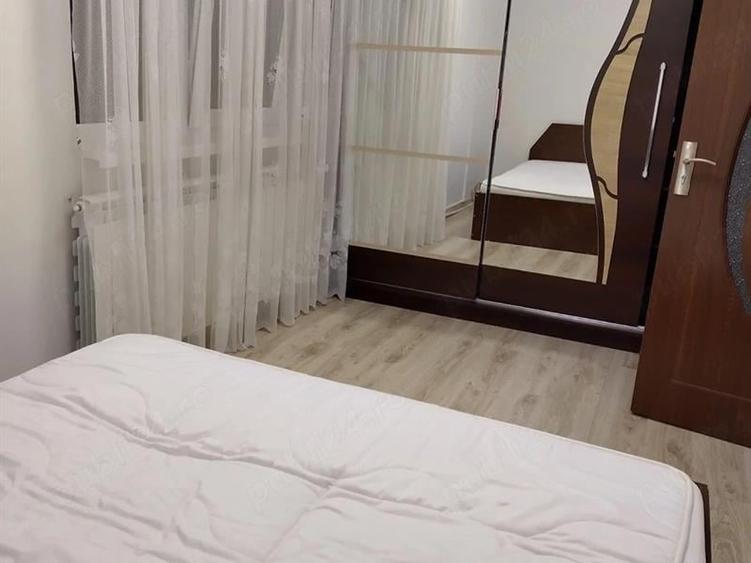 Apartament cu 3 camere semidecomandat, mobilat în Craiovița Nouă
