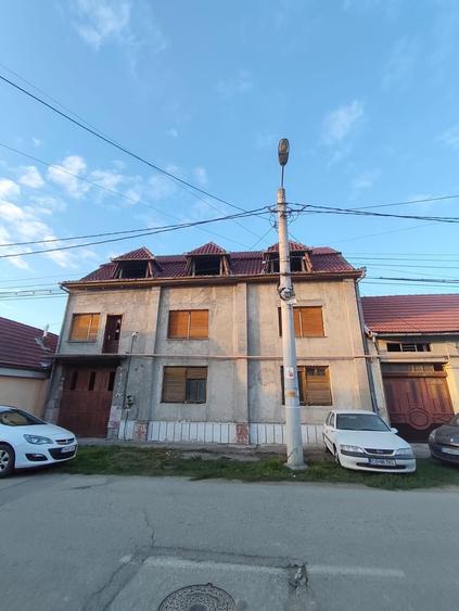 Casă cu 4 camere în Central