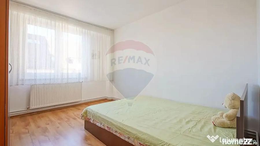 Apartament cu 3 camere semidecomandat în Astra