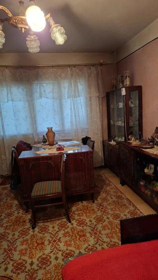 Apartament cu 3 camere decomandat în Pajura
