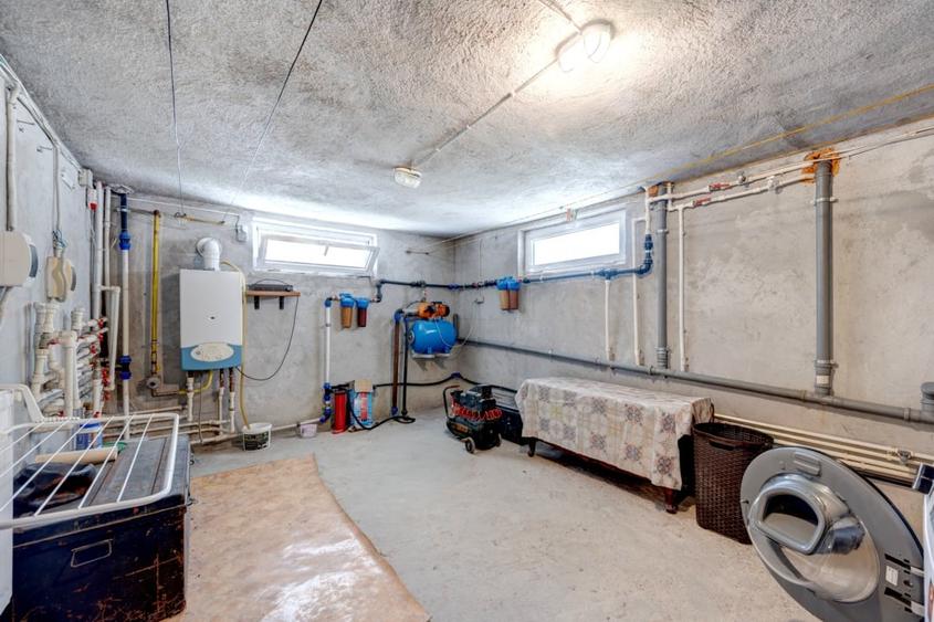 Casă individuală cu 6 camere cu Canalizare în Afumați