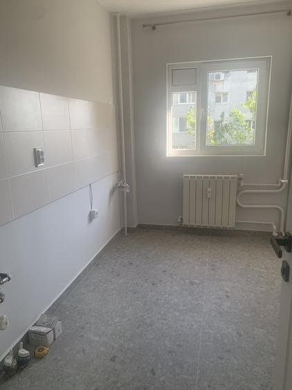 Apartament cu 2 camere decomandat în Titan