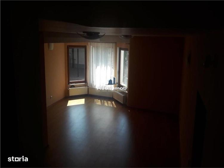 Casă cu 4 camere în Sânpetru