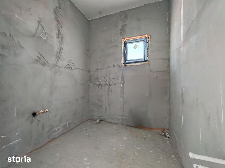 Casă cu 5 camere cu Teren 200 Mp în Lumina