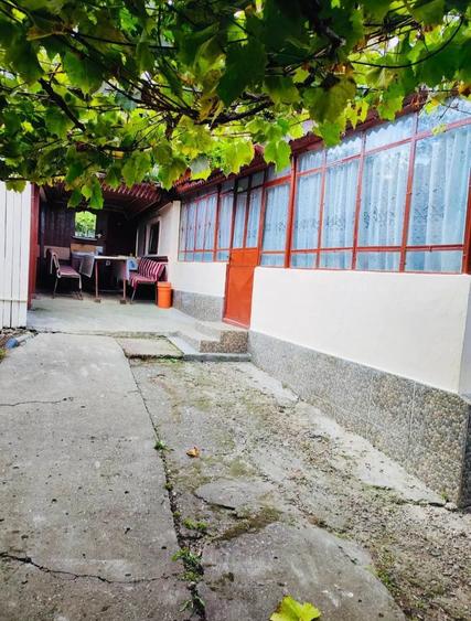 Casă cu 3 camere în Tătărăști