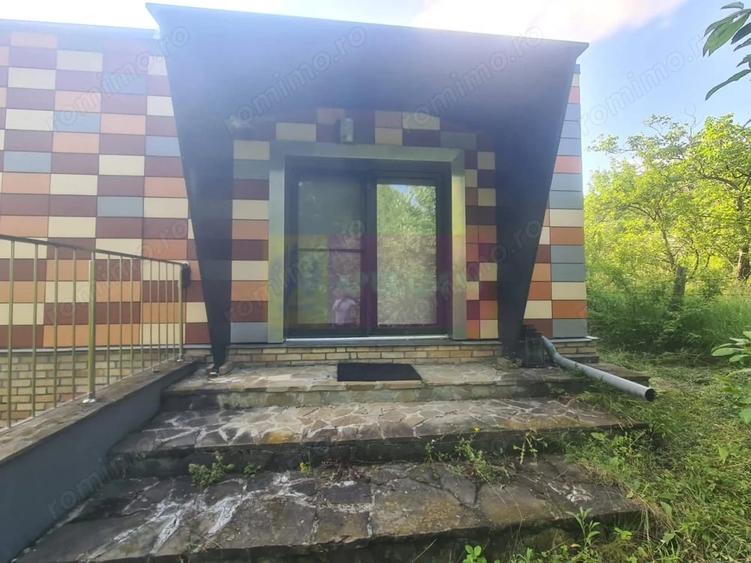 Casă cu 6 camere cu Teren 6600 Mp în Cornu