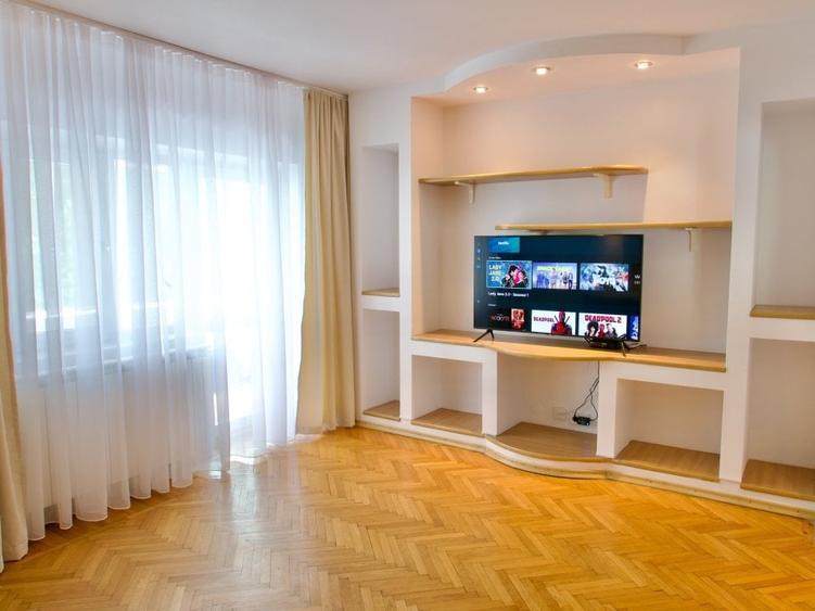 Apartament cu 3 camere decomandat, mobilat în Central