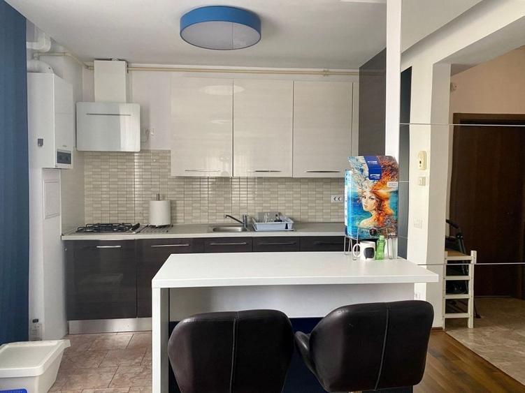 Apartament cu 2 camere decomandat, mobilat în Central