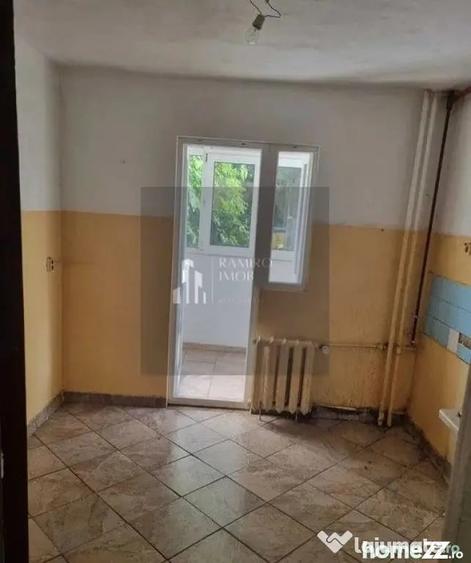 Apartament cu 3 camere semidecomandat în Titan
