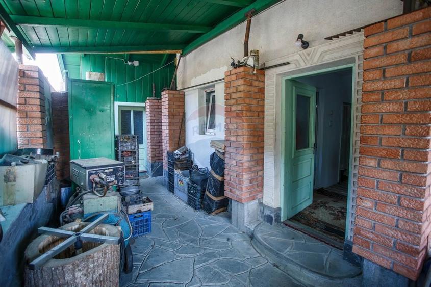 Casă individuală cu 6 camere cu Teren 1100 Mp în Borca