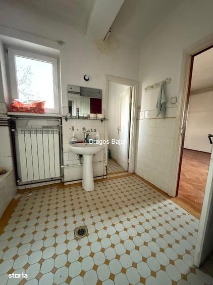 Apartament cu 3 camere în Calea Victoriei