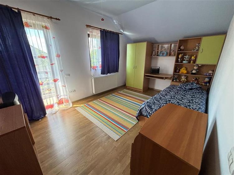 Casă cu 4 camere cu Teren 1000 Mp în Exterior Sud