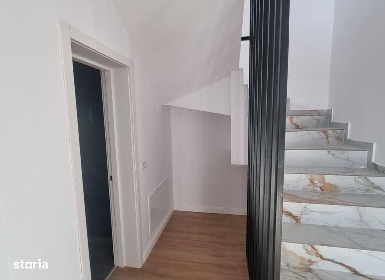 Casă cu 4 camere în Valea Adâncă