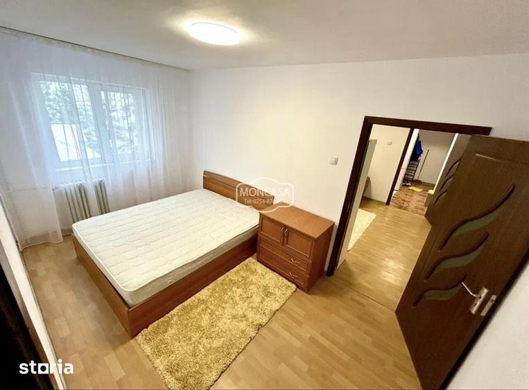 Apartament cu 3 camere semidecomandat în Central