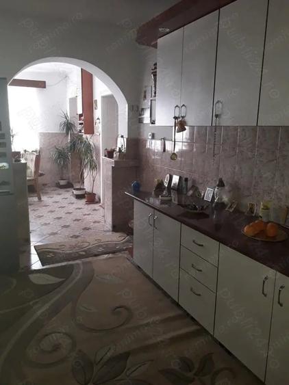 Casă cu 4 camere în Semicentral