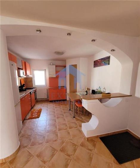 Apartament cu 3 camere decomandat în Plopilor