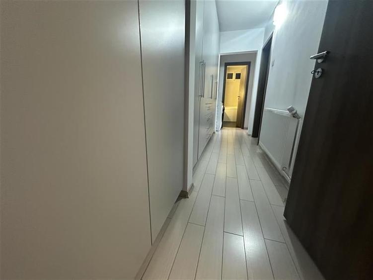 Apartament cu 3 camere decomandat, mobilat în Girocului