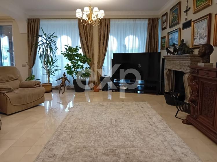 Casă individuală cu 8 camere cu Teren 1950 Mp în Corbeanca