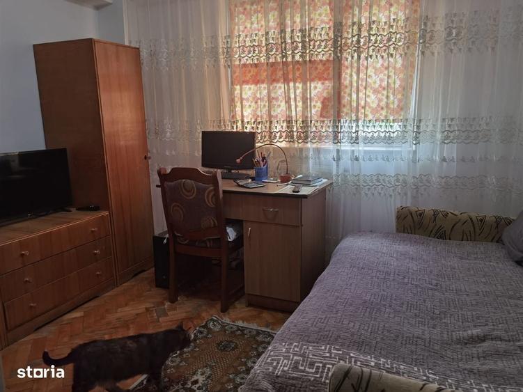 Apartament cu 4 camere decomandat în Central